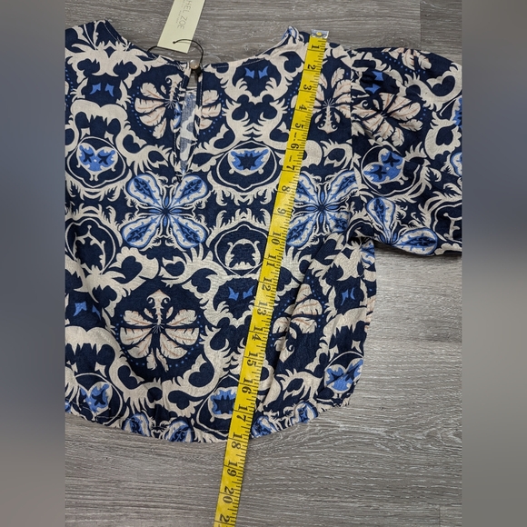 NWT Rachel Zoe Puff Sleeve Crop Top Elastic Hem Blue Batik Floral size M - Picture 10 of 11